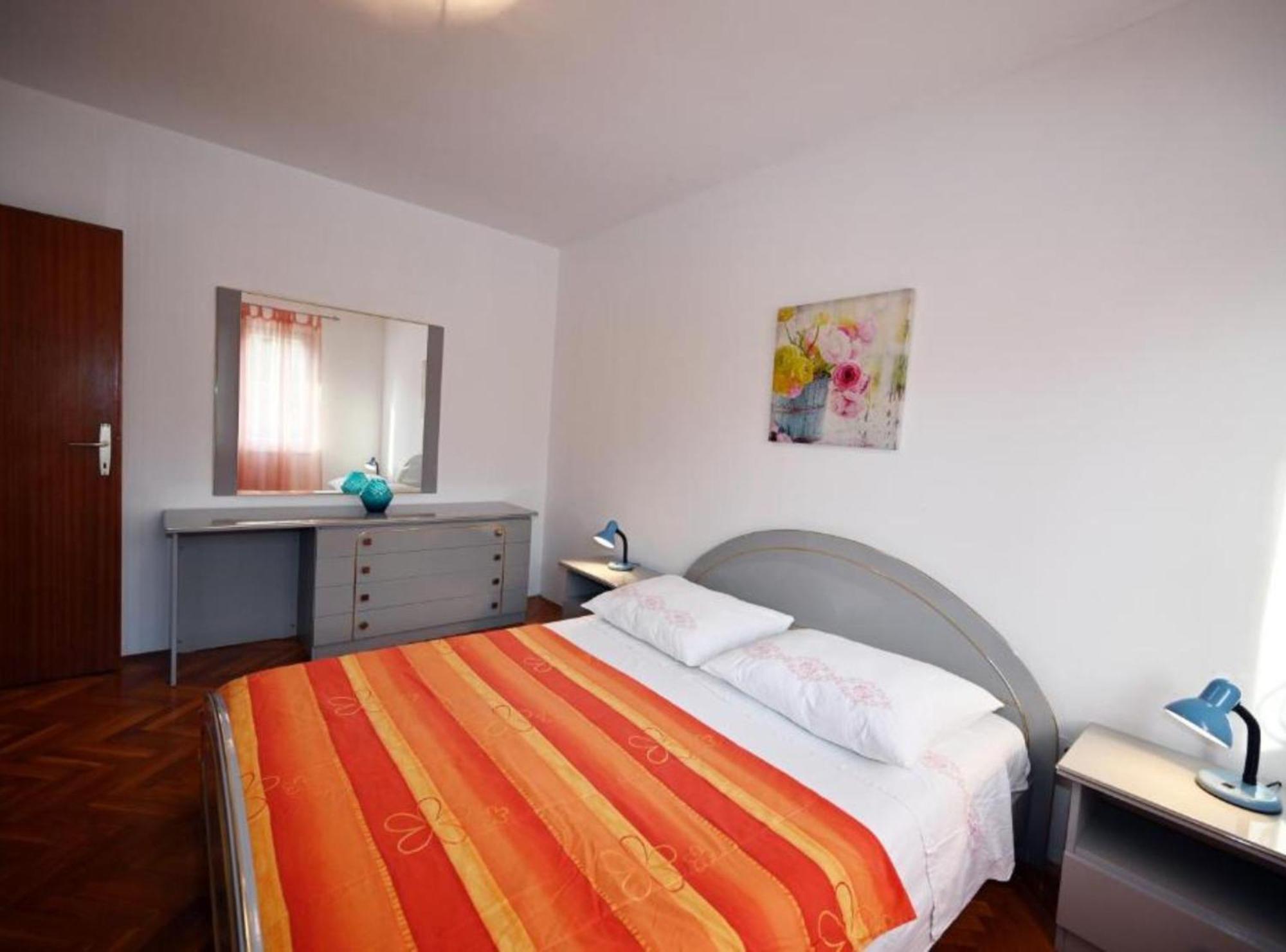 Apartments Mihovilovic - 50 M From Beach Slatine Kültér fotó
