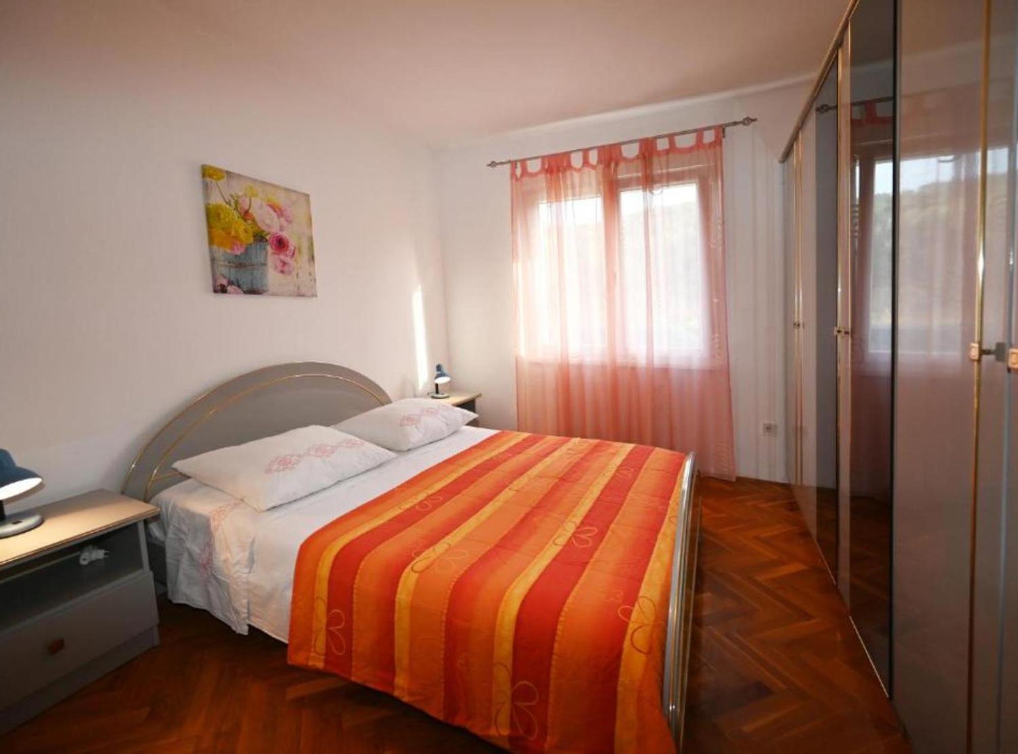 Apartments Mihovilovic - 50 M From Beach Slatine Szoba fotó